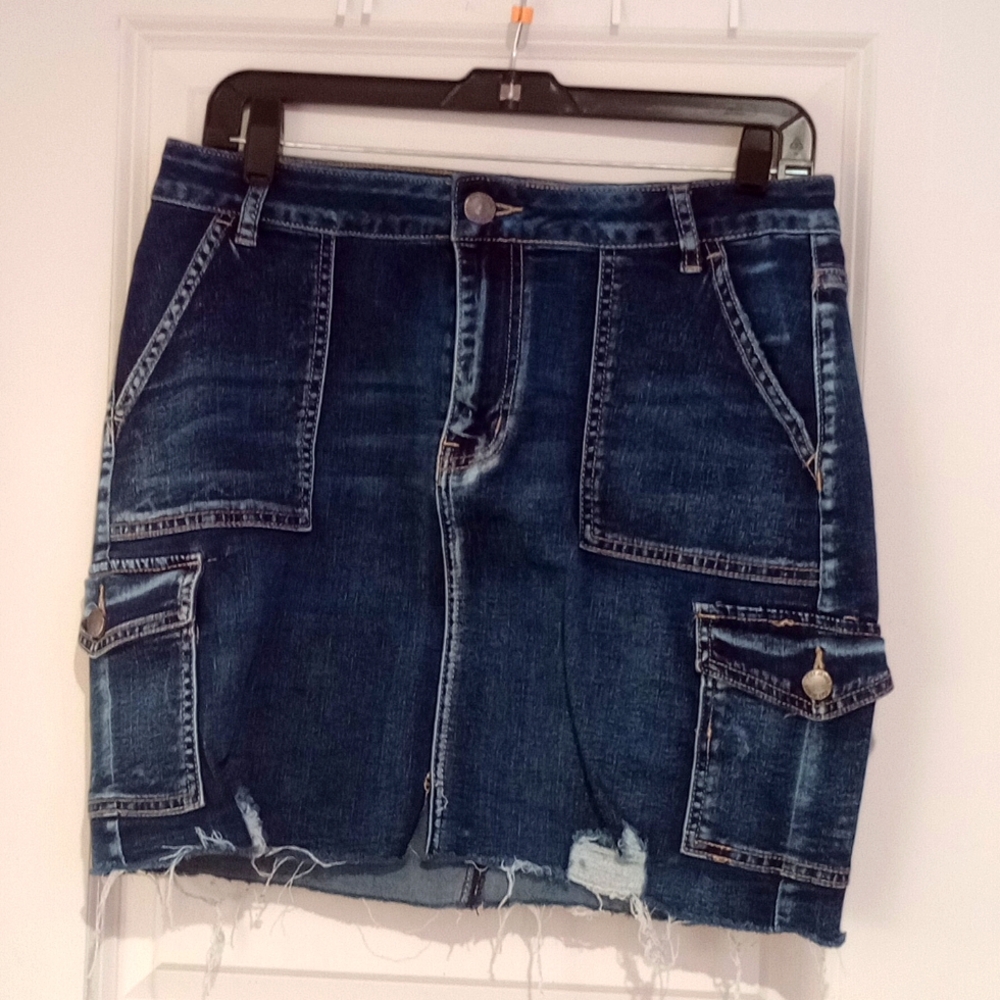  Ripped denim skirt